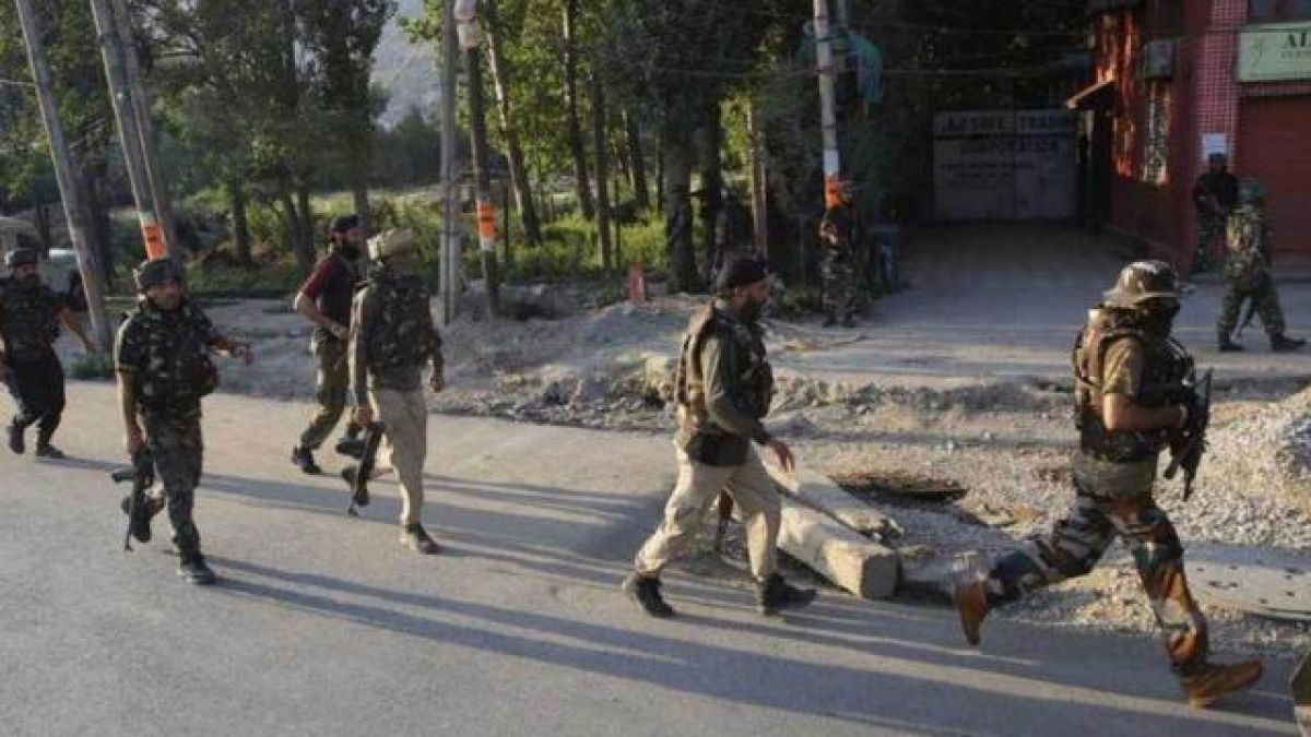 Terrorist attack in Srinagar, panic among people