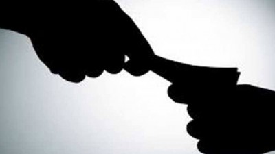 Collector gave bribe of 50-50 thousand to journalists by check, read whole matter here