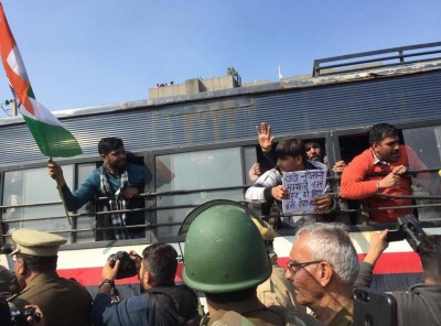 CAA Protest: शाहीन बाग़ में लगे 'रास्ता खाली करो' के नारे, स्थानीय लोगों ने किया जाम का विरोध
