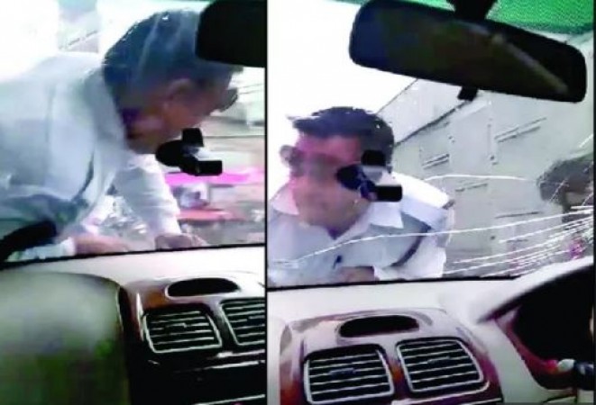 Traffic constable goes half kilometers while hanging on the bonnet of car, watch viral video here