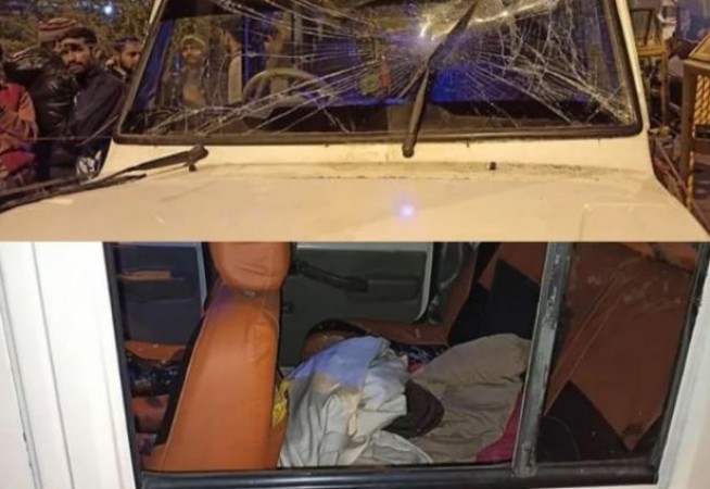 After firing now Jamia's protesters climbed the car, created a ruckus