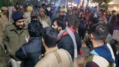 पटना में प्रदर्शनकारियों पर पुलिस ने किया लाठीचार्ज, जानें क्या है पूरा मामला