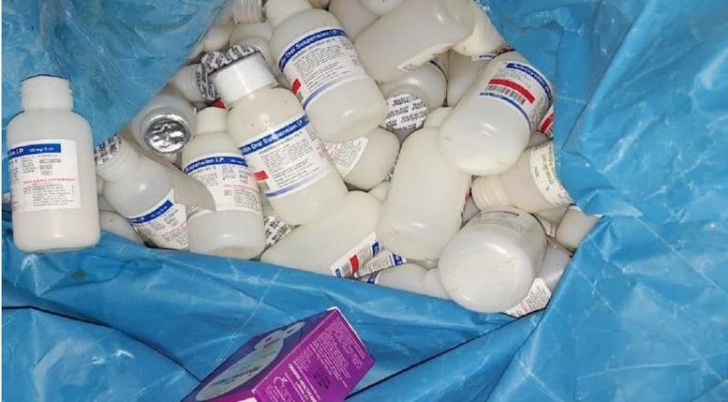 Clouds of crisis hit the health department, medicines worth lakhs were thrown in the garbage due to negligence