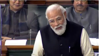 PM Modi hits out at the opposition in a poetic style