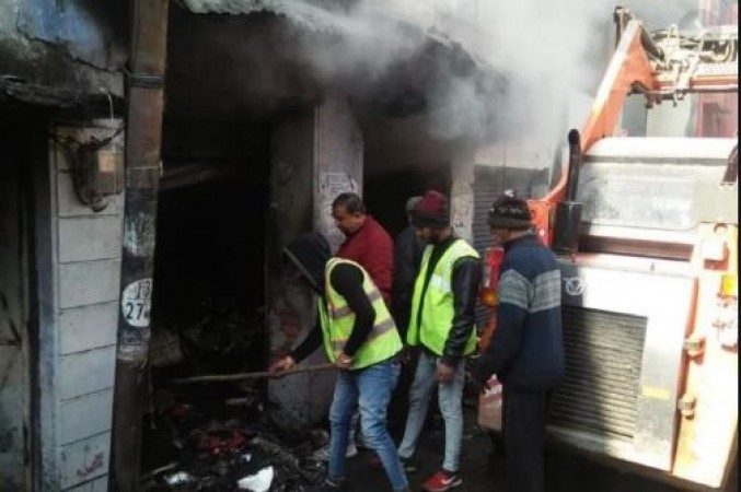 Tragic accident: Fire broke out in Pattal store near Darshani Gate, people created chaos