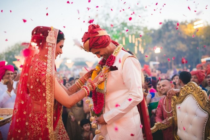 Groom set an example, return a car worth 21 lakh and a dowry of 11 lakk and takes 101 as 'Shagun'