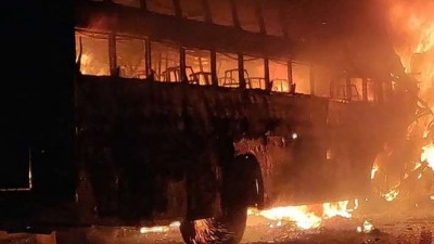 ओडिशा: बस में अचानक भड़की आग, पांच की झुलसकर मौत, 30 घायल
