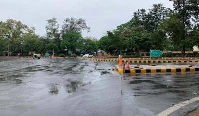 दिल्ली-NCR में मौसम ने फिर बदली करवट, बारिश के बाद बढ़ी ठिठुरन