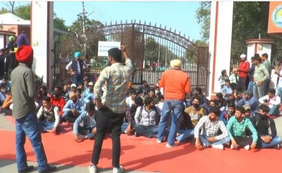 Classes started in Haryana from February 1 and examinations from February 10, students sitting on dharna