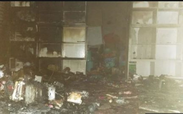 Horrific accident: Fire in-store during night, goods worth crores burnt