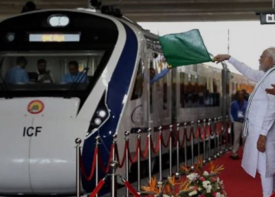 देश को मिली दो और वंदे भारत ट्रेन, पीएम मोदी ने दिखाई हरी झंडी