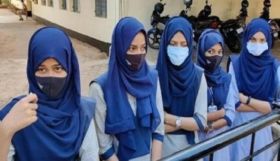 हिजाब विवाद: कर्नाटक की छात्राओं के समर्थन में उतरीं JNU की मुस्लिम स्टूडेंट्स, कही ये बात