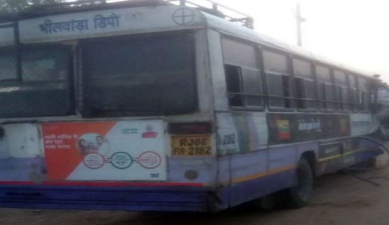 दर्दनाक हादसा : रोडवेज बस और जीप की टक्कर में हुई 9 लोग की मौत