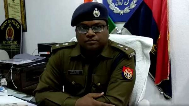 Father of rape victim shot dead in farukhabad, three policemen suspended