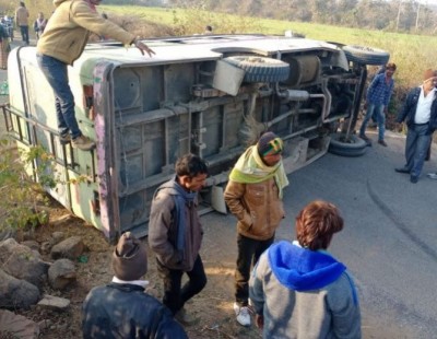 A major accident occurred due to the overturning of a mini bus, more than 30 people injured