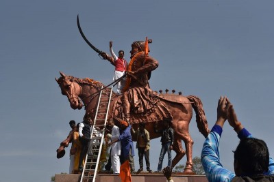 Protest over removal of Shivaji's statue in Chhindwara