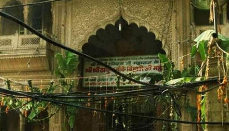 बांके बिहारी मंदिर में दर्शन करने को उमड़ी भारी भीड़, हुई मौत