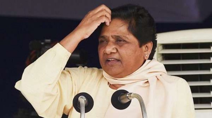 Uttar Pradesh electricity department cut connection of Mayawati's house for not paying the bill of 67 thousand