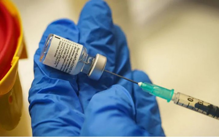 कोरोना के खिलाफ जंग जारी, अब तक लगभग 8 लाख लोगों को लगी वैक्सीन