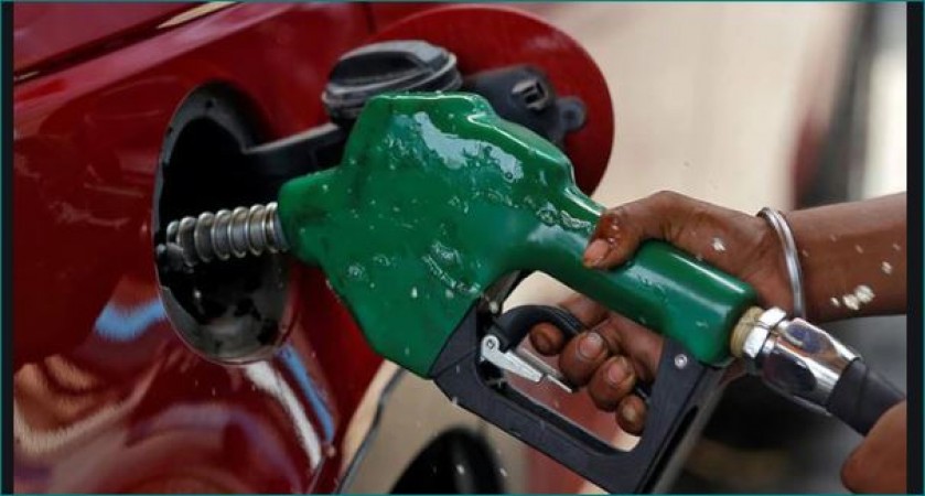 Petrol-diesel prices rise again, rate in MP crosses 100