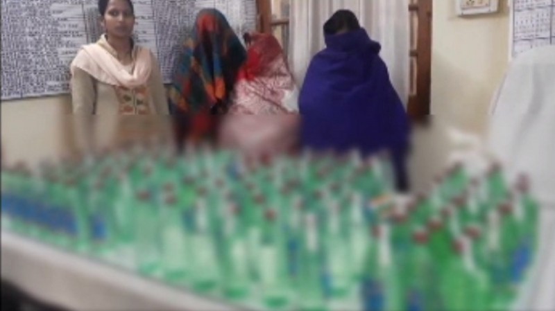 Women smuggling illegal liquor in Bihar, GRP police arrested 3 ladies