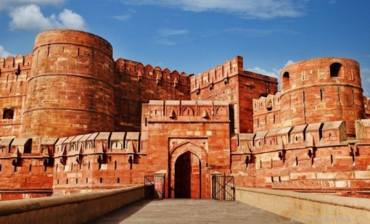 ASI bans tourists from visiting Agra's Red Fort due to cracks