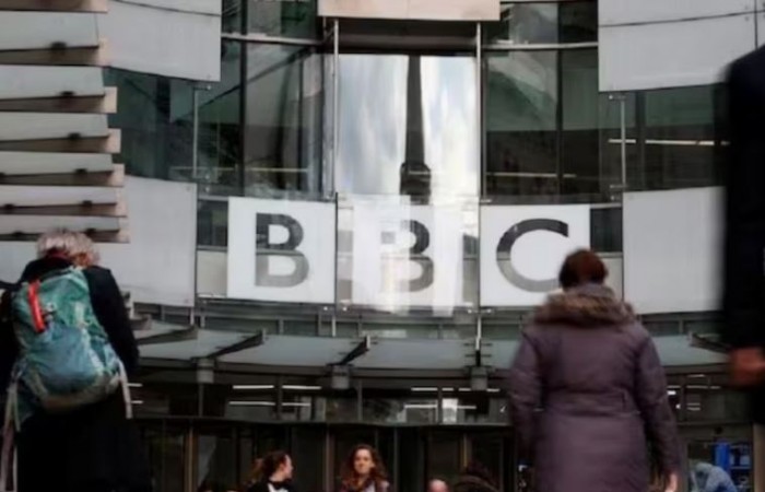 BBC के दफ्तरों पर तीसरे दिन भी आयकर की छापेमारी जारी, कर्मचारियों को WFH का आदेश