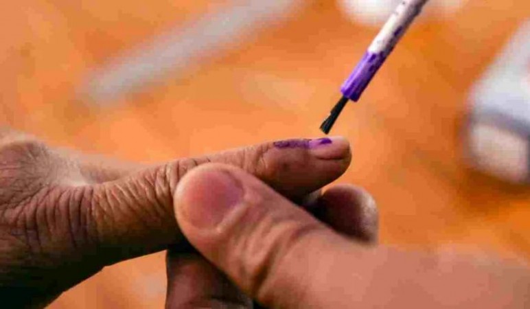 ओडिशा चुनाव में प्रत्याशी ने वोटर्स को दिए लॉटरी टिकट, पहला पुरस्कार 10 ग्राम सोना