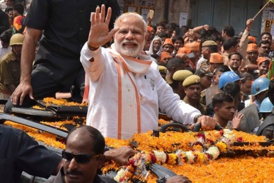 PM Modi arrives in Varanasi, will gift one thousand crore projects