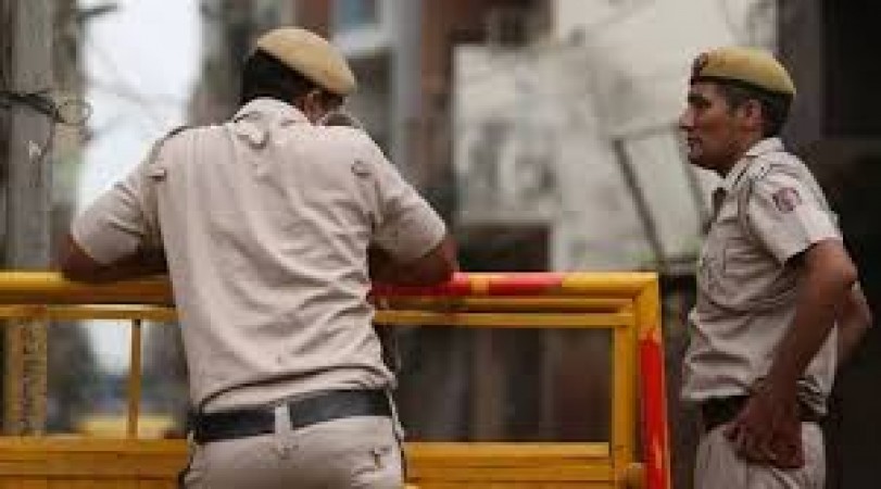Two criminals died in an encounter with Delhi Police