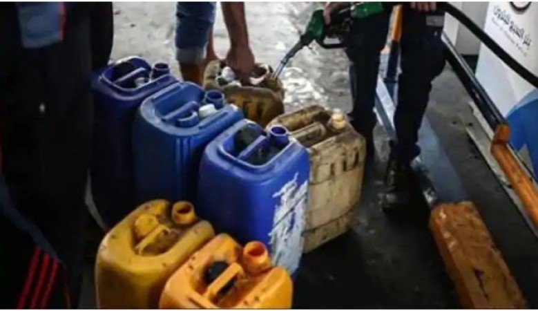नेपाल में भारत से 22 रुपए सस्ता है पेट्रोल, यूपी-बिहार के लोग कर रहे तस्करी