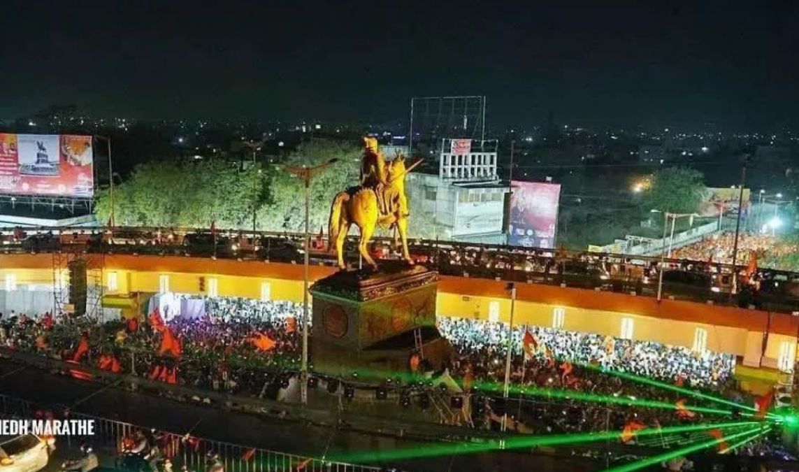 छत्रपति शिवाजी की जयंती पर हुआ 61 फीट ऊंची प्रतिमा का अनावरण, जश्न में डूबा महाराष्ट्र