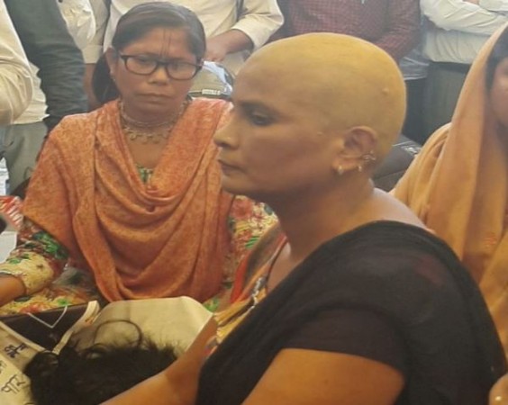 Woman protests by shaving in guest scholar movement, protest continues till 72nd day