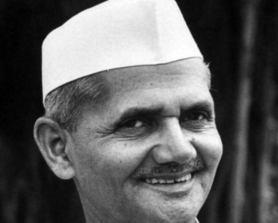 Controversy resolved over ownership of gold dates given for weighing PM Shastri in late '90s