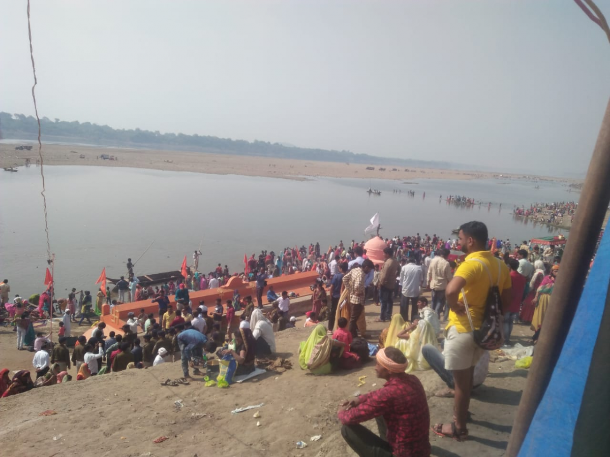 Dhar: Temporary bridge to reach ancient Shiva temple broken, devotees are unable to visit