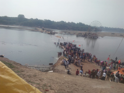 Dhar: Temporary bridge to reach ancient Shiva temple broken, devotees are unable to visit