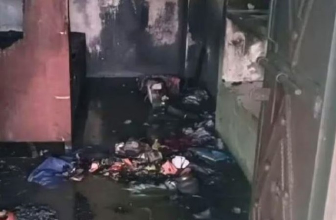 यूपी: घर में रात को अचानक भड़की आग, माँ-बाप तो बच गए, लेकिन जिन्दा जल गई 1 माह की बच्ची