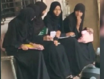Muslim girl students arrive for exam wearing hijab, 15 Hindu activists detained for protesting