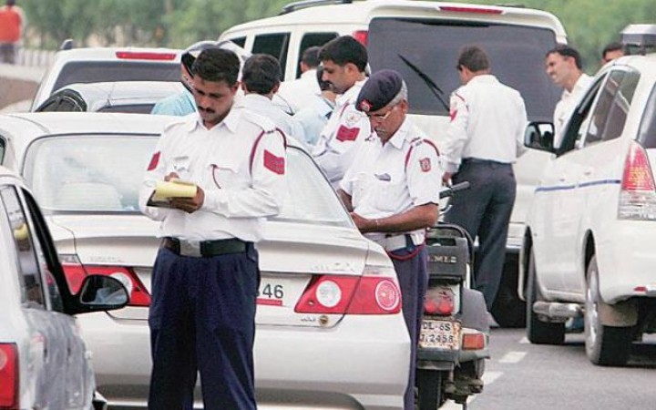 दिल्ली यातायात पुलिस ने 3 महीने में जब्त किये 50000 ड्राइविंग लाइसेंस