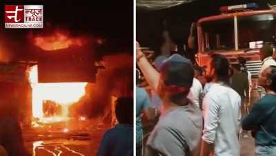 इंदौर में आधी रात को भड़की भीषण आग, 4 दुकानें जलकर ख़ाक, शार्ट सर्किट के चलते हुए हादसा