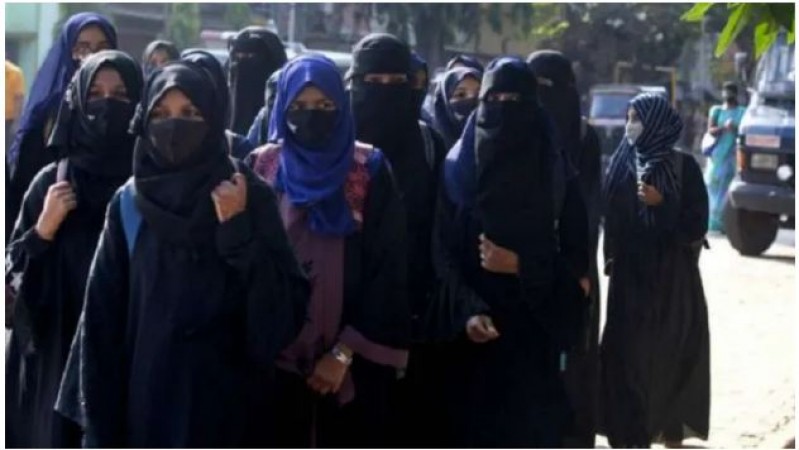 अब सिख छात्रा को पगड़ी उतारने के लिए कहा गया, हिजाब पहनी छात्राओं ने किया था विरोध