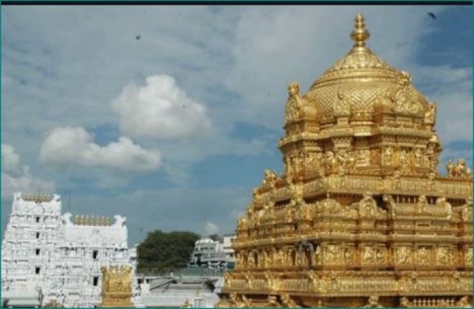 Tamil Nadu: Devotee donates Rs. 2 crore gold conch and chakra in Balaji temple