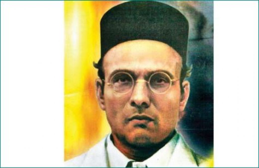 Veer Savarkar writes poems with nail and coal on walls of jail