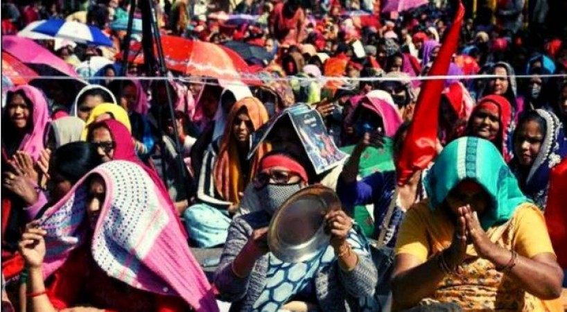 आंदोलन के आगे झुकी केजरीवाल सरकार, बढ़ाया आँगनवाड़ी कार्यकर्ताओं का वेतनमान