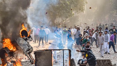 दिल्ली में बढ़ी हिंसा तो टली बोर्ड परीक्षाएं