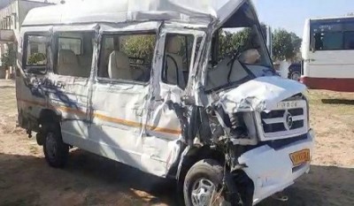 Mini bus collides with pickup in Sikar, 3 people died