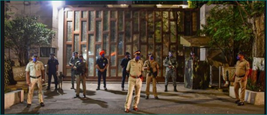 मुकेश अंबानी के घर के बाहर तैनात हुए सीआरपीएफ के 58 कमांडो