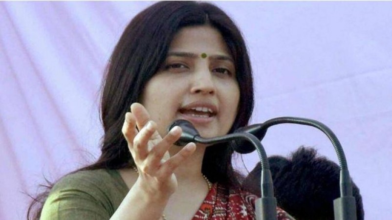'Which is the color of iron rust, the same color as CM Yogi's clothes..', Dimple Yadav insulted 'saffron clothes'