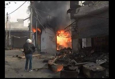 Delhi violence: Protesters set fire on shop at Gokulpuri  and escape