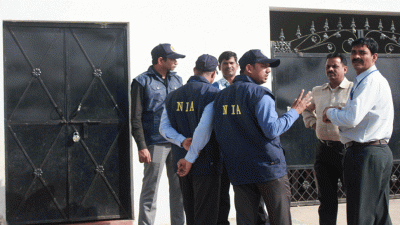 जम्मू कश्मीर: आतंकवादियों के घर पर NIA ने मारे छापे, जब्त किए कई अहम दस्तावेज